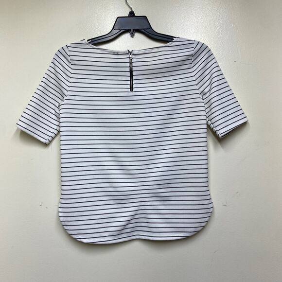 Lord & Taylor Design Lab size medium Black & White Stripe Top stretch - Picture 3 of 6